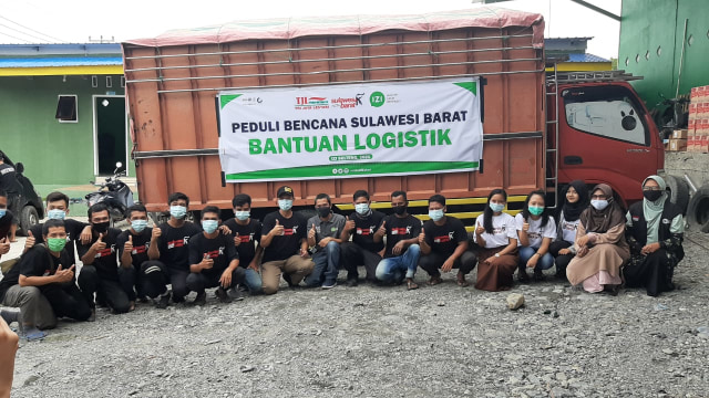 PT Tri Jaya Lestari Syariah Distributor dan IZI Berangkatkan Logistik ke Sulbar