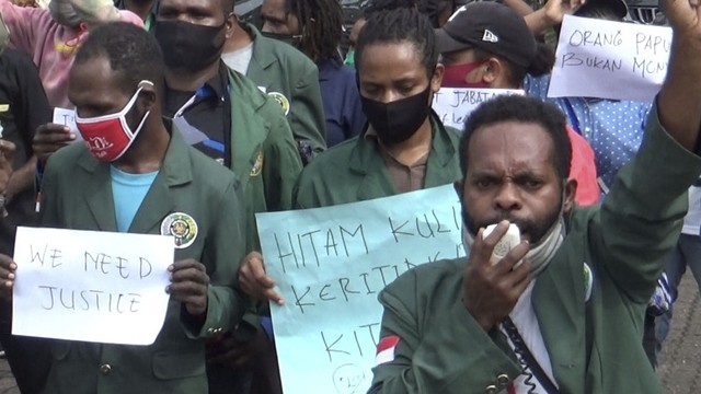 Mahasiswa Papua saat berunjuk rasa di USU. Foto: Rahmat Utomo/kumparan