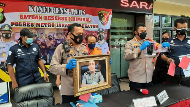 Rilis kasus polisi gadungan di Mapolres Jakarta Selatan. Foto: Dok. Istimewa