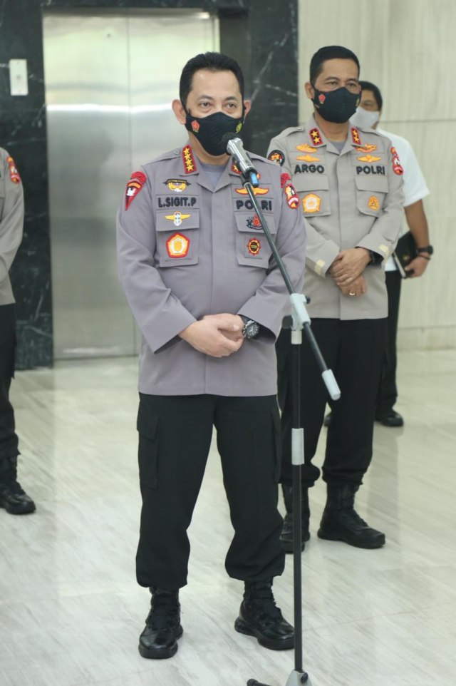 Kapolri Jenderal Listyo Sigit Prabowo memberikan keterangan press. Foto: Dok. Istimewa