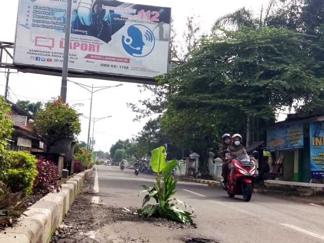 Kondisi jalan provinsi yang ada di Kabupaten Majalengka. (Oki Kurniawan)