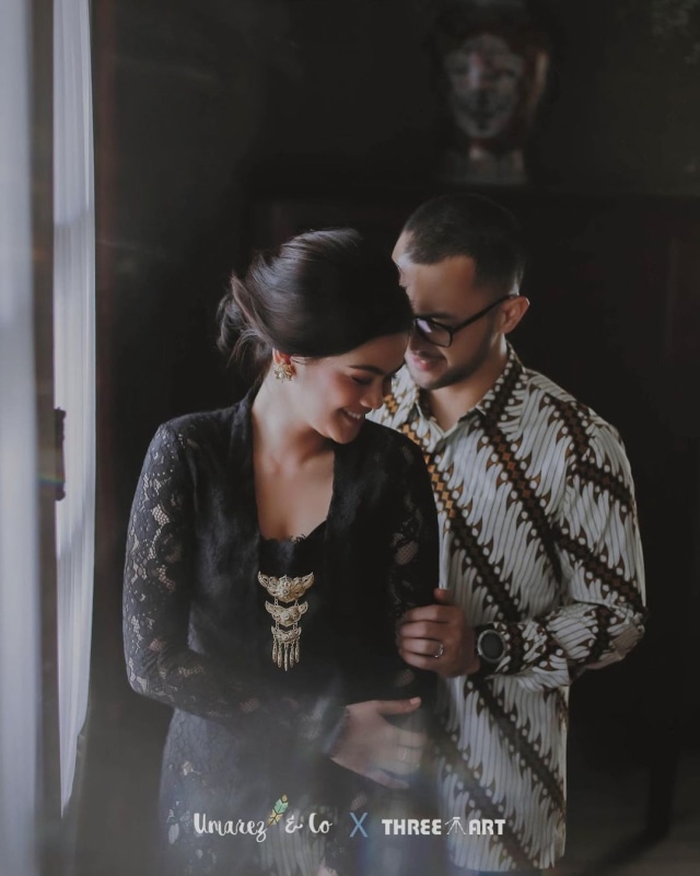 Jodoh Tak ke Mana, 5 Seleb Ini Menikah dengan Teman Sekolahnya Sendiri (47042)
