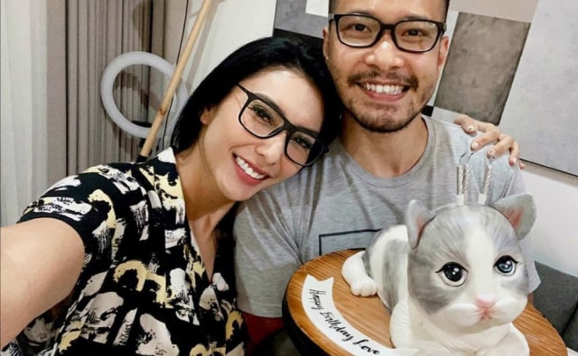 Jodoh Tak ke Mana, 5 Seleb Ini Menikah dengan Teman Sekolahnya Sendiri (47043)