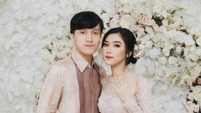 Jodoh Tak ke Mana, 5 Seleb Ini Menikah dengan Teman Sekolahnya Sendiri (47041)