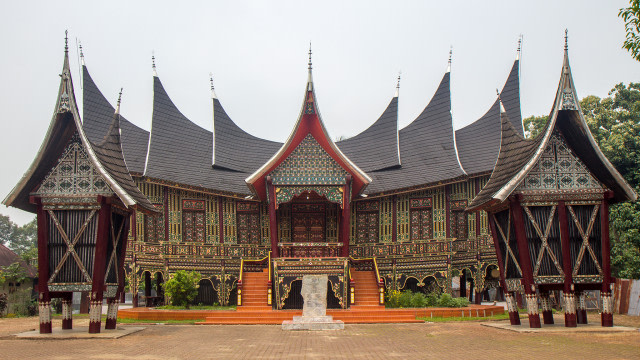 7 Rumah Adat Sumatera Barat Gadang Gajah Maharam Hingga Gonjong Anam