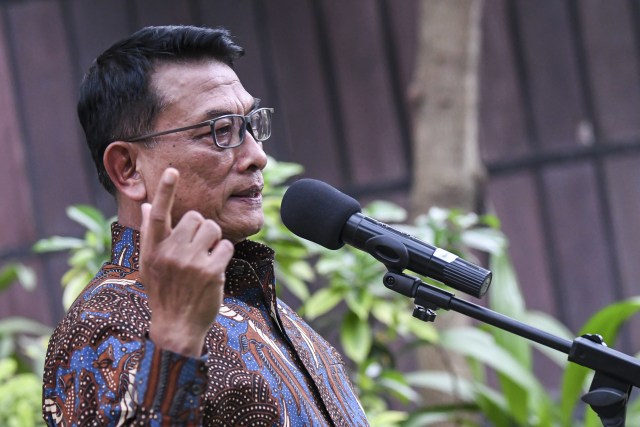 Kepala Kantor Staf Presiden Moeldoko memberi keterangan pers di kediamannya kawasan Menteng, Jakarta. Foto: M Risyal Hidayat/Antara Foto