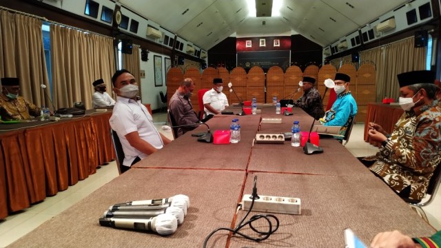 Suasana pertemuan Wakabaintelkam Polri, Irjen. Pol. Suntana bersama jajarannya dengan pengurus DPP LDII di Kantor DPP LDII.