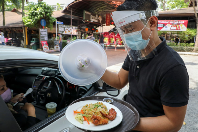 Foto Restoran Di Malaysia Tawarkan Makan Di Dalam Mobil Saat Pembatasan 8831