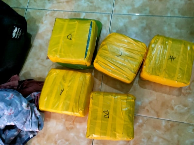 Barang bukti 5 Kg sabu yang diamankan BNN Jabar 
dari pelaku peredaran narkotika di Wilayah Depok. Foto: Dok. Istimewa