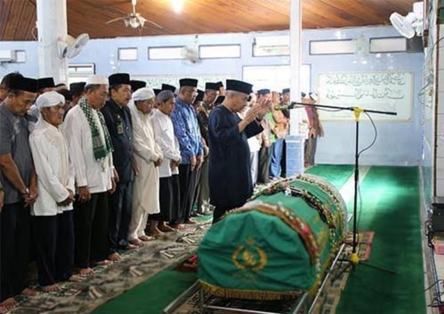 Hukum Dan Rukun Shalat Jenazah Bagi Umat Islam | Kumparan.com