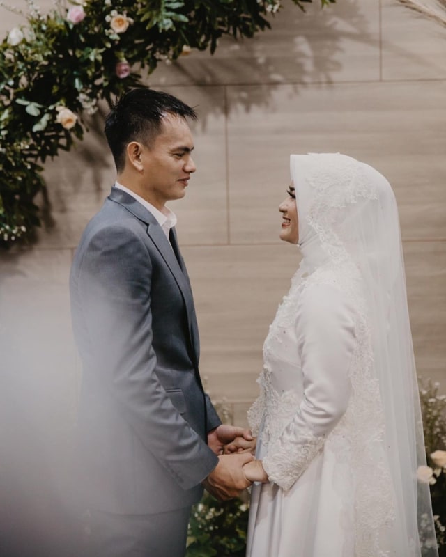 Pernikahan penyanyi dangdut Ikke Nurjanah. Foto: Instagram/@karliefu
