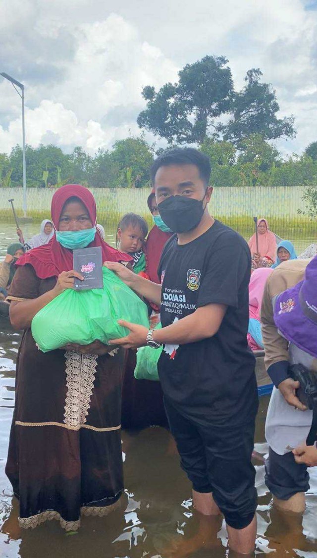 Taqy Malik Salurkan Bantuan Rp 400 Juta dari Ribuan Orang Baik (406156)
