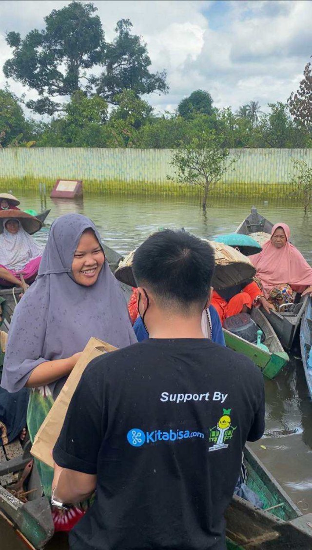 Taqy Malik Salurkan Bantuan Rp 400 Juta dari Ribuan Orang Baik (406157)