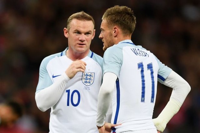 Wayne Rooney dan Jamie Vardy saat sama-sama membela Timnas Inggris. Foto: Getty Images