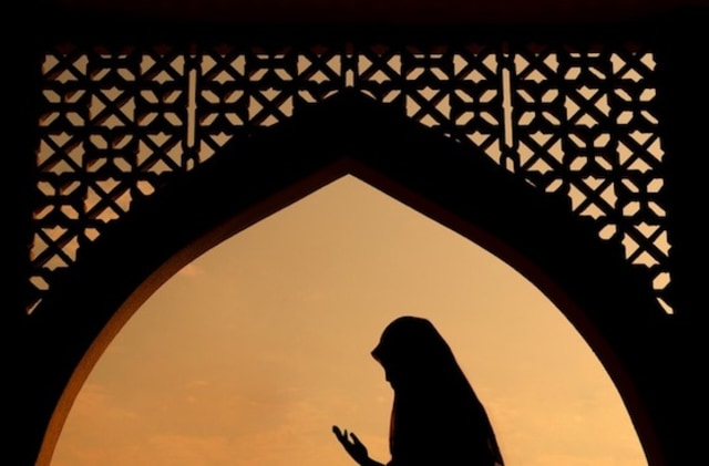Doa Nurbuat Latin dan Anjuran untuk Berdoa Kepada Allah | kumparan.com