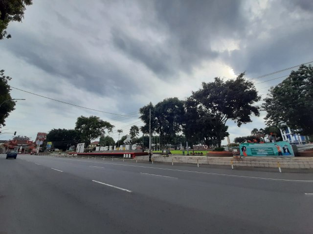 Suasana kawasan pusat Kota Magelang pada hari pertama gerakan di Rumah Saja. Foto: Andreas Ricky Febrian/kumparan