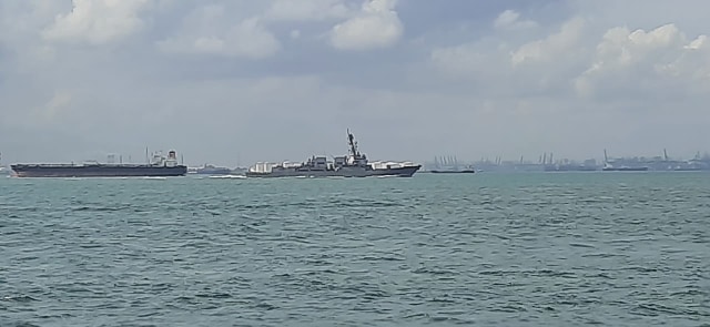 TNI AL Kawal 3 Kapal Induk AS yang Lintasi Selat Malaka (1)