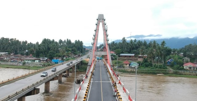 Jembatan Sungai Dareh Kabupaten Dharmasraya, Sumatera Barat. ist