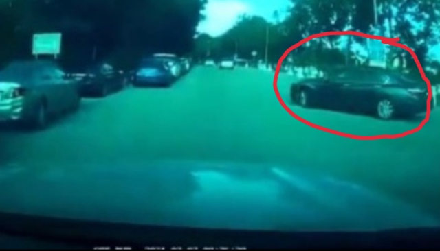 Sumpah Serapah Emak-emak ke Pengendara Mobil Lantaran Kaget Diklakson (400172)