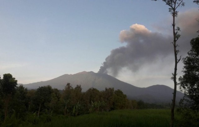 Erupsi Gunung Raung: Abu Vulkanik Meningkat ke Arah Banyuwangi-Bali