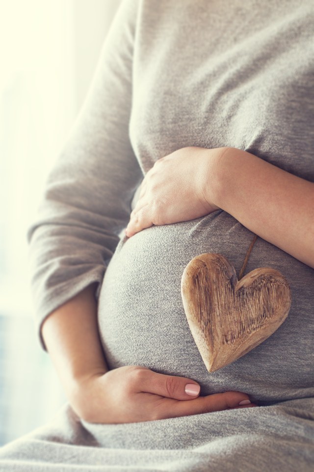 Bisakah Bayi di dalam Kandungan Merasakan Colekan pada Perut Ibu Hamil?