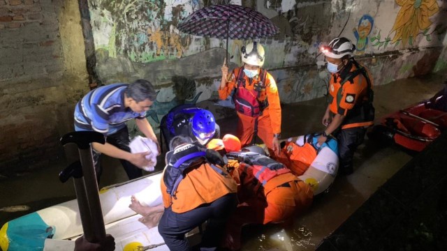 Daftar 41 RW di Jakarta yang Terendam Banjir Senin Sore, Tertinggi 1,5 Meter (109993)