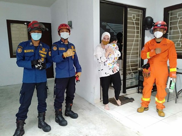 Istri Arya Saloka panggil Damkar untuk usir tokek. Foto: Instagram/damkarjaksel