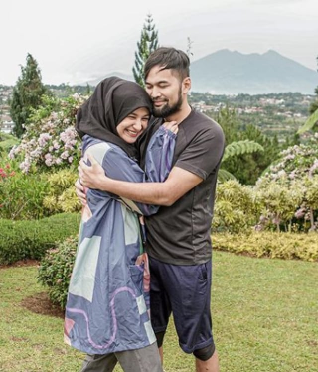 5 Seleb yang Jalin Hubungan dengan Mantan Kekasih Sahabatnya Sendiri (594854)