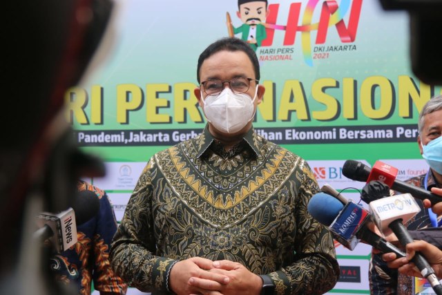 Gubernur Provinsi DKI Jakarta, Anies Baswedan menjawab pertanyaan wartawan di acara Hari Pers Nasional (HPN) tahun 2021. Foto: Dok. Pemprof DKI
