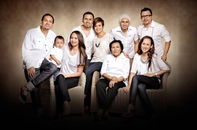 Keluarga besar Marthin Saba. Foto: instagram/@marthinsaba
