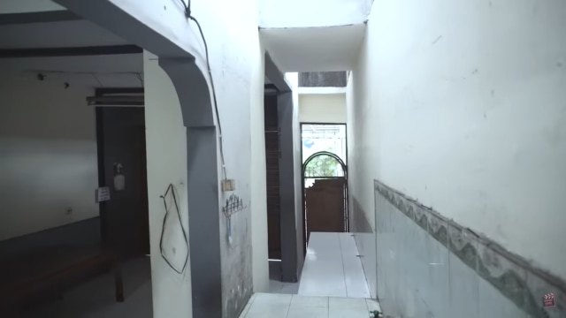 Melihat Rumah Unik Milik Arafah Rianti, Ada Pintu hingga Boneka yang Menggantung (47363)