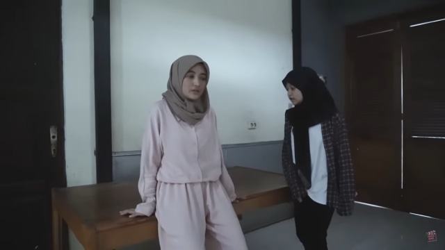Melihat Rumah Unik Milik Arafah Rianti, Ada Pintu hingga Boneka yang Menggantung (47362)