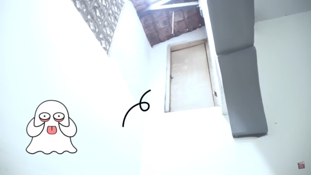 Melihat Rumah Unik Milik Arafah Rianti, Ada Pintu hingga Boneka yang Menggantung (47370)