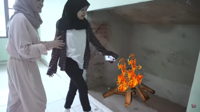 Melihat Rumah Unik Milik Arafah Rianti, Ada Pintu hingga Boneka yang Menggantung (47372)