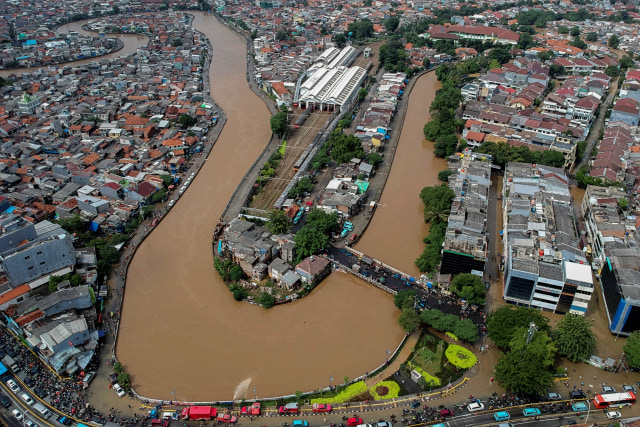Daftar 41 RW di Jakarta yang Terendam Banjir Senin Sore, Tertinggi 1,5 Meter (109992)