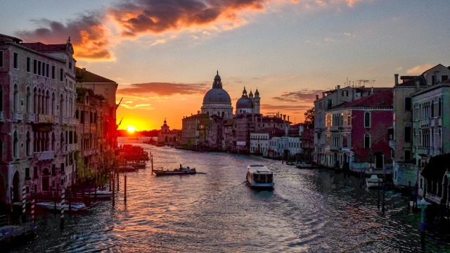 Salah satu sudut Kota Venesia di Italia. Foto: Unsplash/@marcosecchi