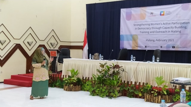 Prof Dr Mufidah Ch MAg, Guru Besar UIN Malang dan pegiat gender saat memberikan materi terkait kesetaraan gender. Foto: Ulul Azmy