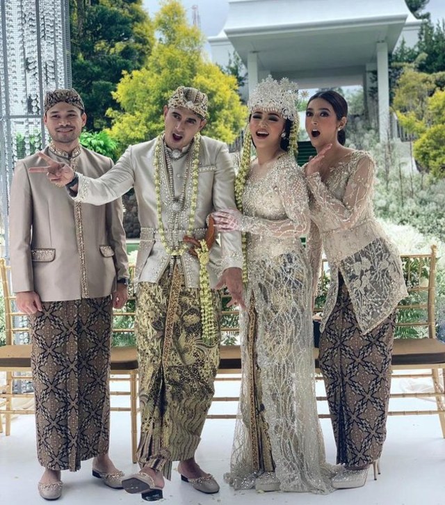5 Pesona Nabila Syakieb di Acara Pernikahan Ali Syakieb dan Margin Wieheerm (90289)