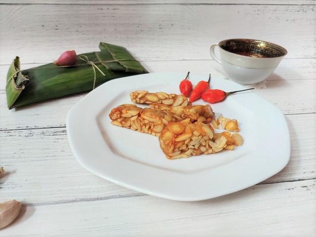 Mencoba Tempe Sultan Berbahan Kacang Almond, Harga Rp 65 Ribu per Papan! (155900)