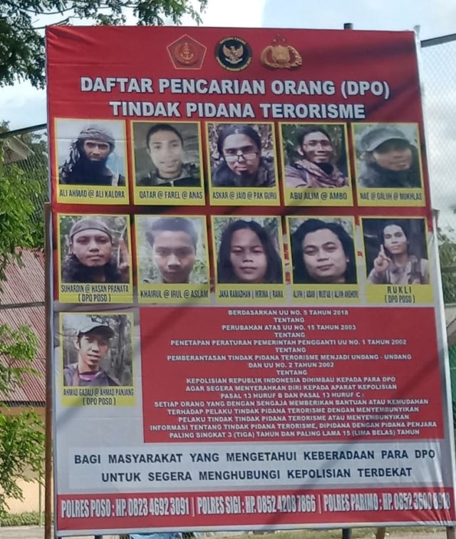 Baliho DPO tindak terorisme Poso yang terpasang di sejumlah titik wilayah Operasi Madago Raya di Provinsi Sulawesi Tengah. Foto: Deddy/PaluPoso