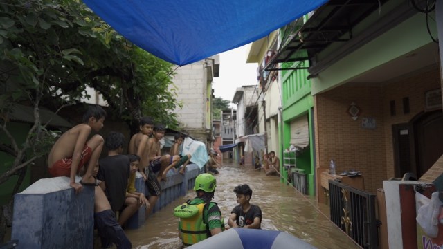 IZI Sinergi Kelurahan Kebon Baru Tebet Distribusi Bantuan Untuk Penyintas Banjir