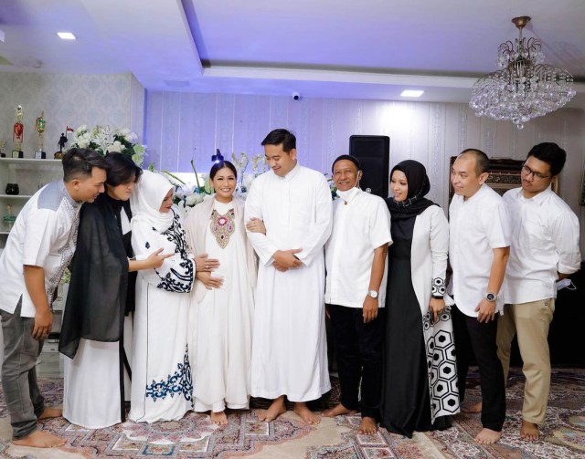 Penuh Bahagia, 5 Momen Acara Syukuran 4 Bulan Kehamilan Tata Janeeta (124200)