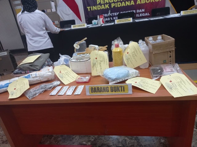 Kriminal Jabodetabek: Plt Kadis Parekraf DKI Ditusuk; Praktik Aborsi di Bekasi (87694)