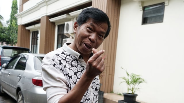 Komedian Kiwil saat menghadiri sidang ikrar cerai di Pengadilan Agama Jakarta Selatan, Jakarta, Rabu, (10/2). Foto: Ronny