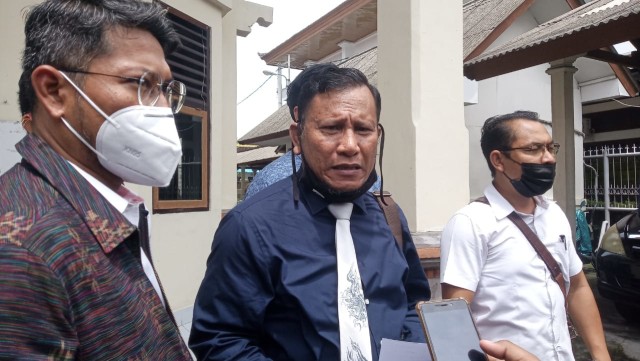 Pengacara Jerinx Wayan Gendo Suardana saat mengajukan tanggapan atas memori kasasi jaksa di PN Denpasar- IST