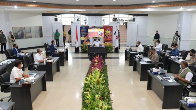Suasana pertemuan Menpora dengan PSSI, PT LIB dan Kepolisian  membahas izin Liga 1 di Kantor Kemenpora, Jakarta, Rabu (10/2). Foto: Kemenpora RI