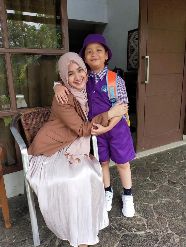 Bikin Adem, 7 Pesona Cut Syifa yang Kini Mantap Pakai Hijab (19936)