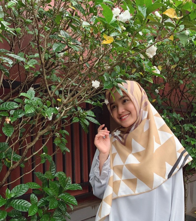 Bikin Adem, 7 Pesona Cut Syifa yang Kini Mantap Pakai Hijab (19938)