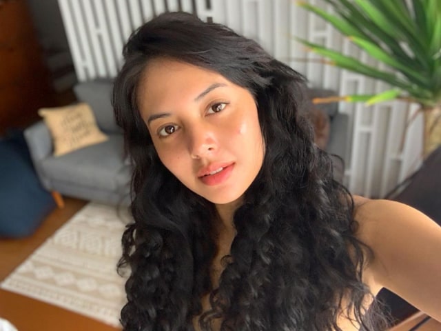 Pesonanya Alami, 7 Potret Natural Aurelie Moeremans Tanpa Makeup (155445)