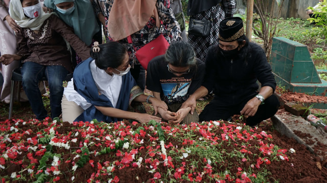 5 Berita Populer: Sakit yang Diidap Yuri Anurawan ‘OM PMR’; Dewi Perssik Geram (78685)